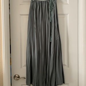 Showpo maxi skirt w/ slit